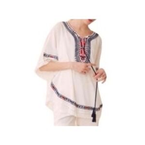 Do Everything In Love Embroidered Poncho Top Boho Fringe Tassel One Size kaftan